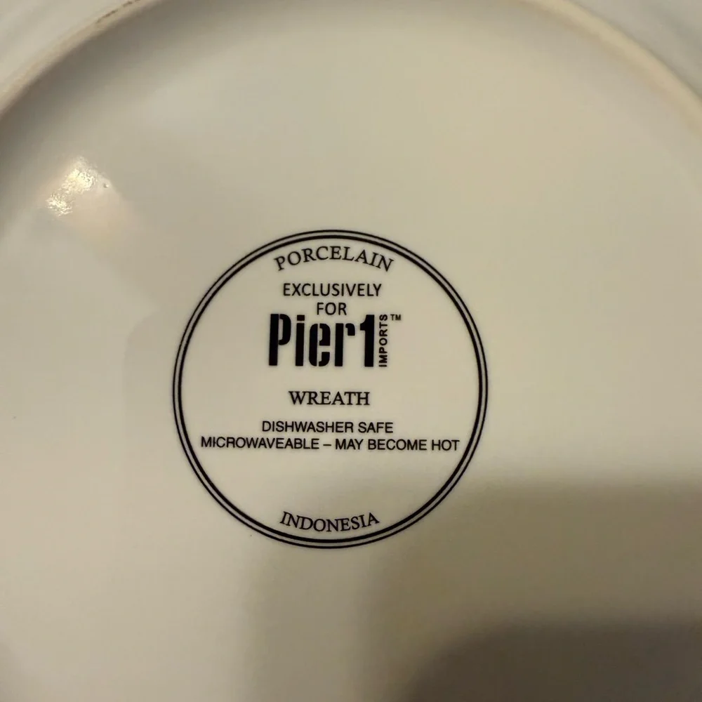 Festive Set Of 4 Retired Pier 1 “WREATHS” 8.5